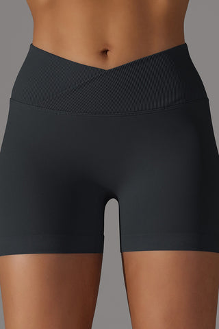 Seamless Crossover Scrunch Short