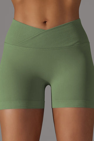 Seamless Crossover Scrunch Short