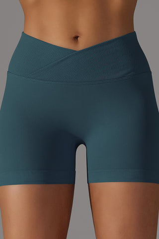 Seamless Crossover Scrunch Short