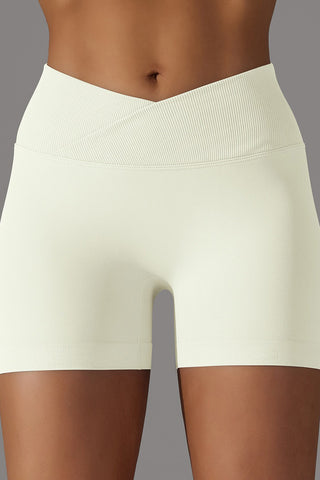 Seamless Crossover Scrunch Short